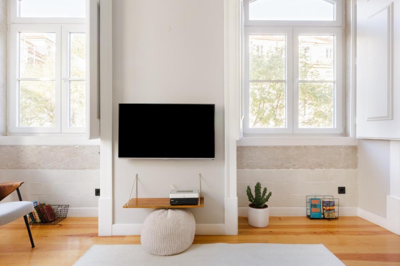 Update Urban Chic Flat In 19Th Century Building 2 Bedrooms & 2 Bathrooms & Ac Central Alfama District Lisboa Екстериор снимка