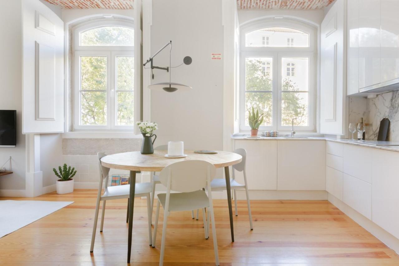 Update Urban Chic Flat In 19Th Century Building 2 Bedrooms & 2 Bathrooms & Ac Central Alfama District Lisboa Екстериор снимка