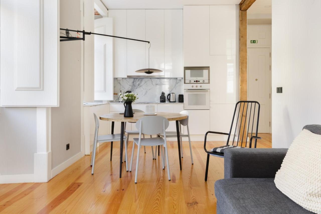 Update Urban Chic Flat In 19Th Century Building 2 Bedrooms & 2 Bathrooms & Ac Central Alfama District Lisboa Екстериор снимка