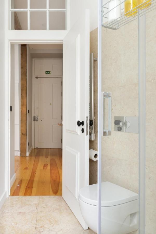 Update Urban Chic Flat In 19Th Century Building 2 Bedrooms & 2 Bathrooms & Ac Central Alfama District Lisboa Екстериор снимка