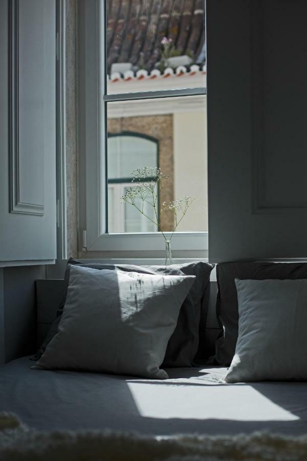 Update Urban Chic Flat In 19Th Century Building 2 Bedrooms & 2 Bathrooms & Ac Central Alfama District Lisboa Екстериор снимка