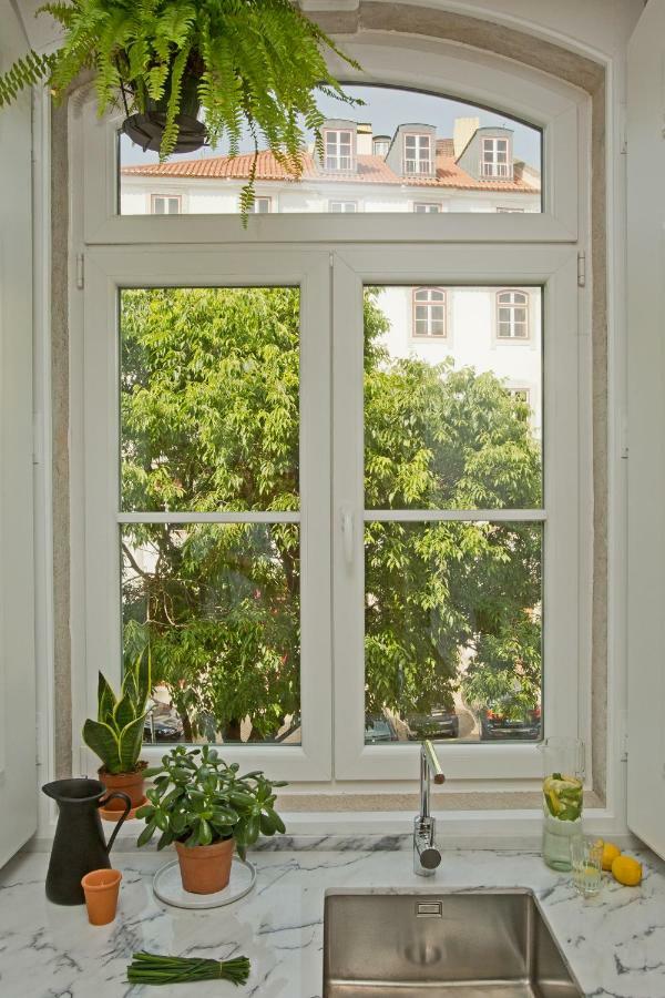 Update Urban Chic Flat In 19Th Century Building 2 Bedrooms & 2 Bathrooms & Ac Central Alfama District Lisboa Екстериор снимка